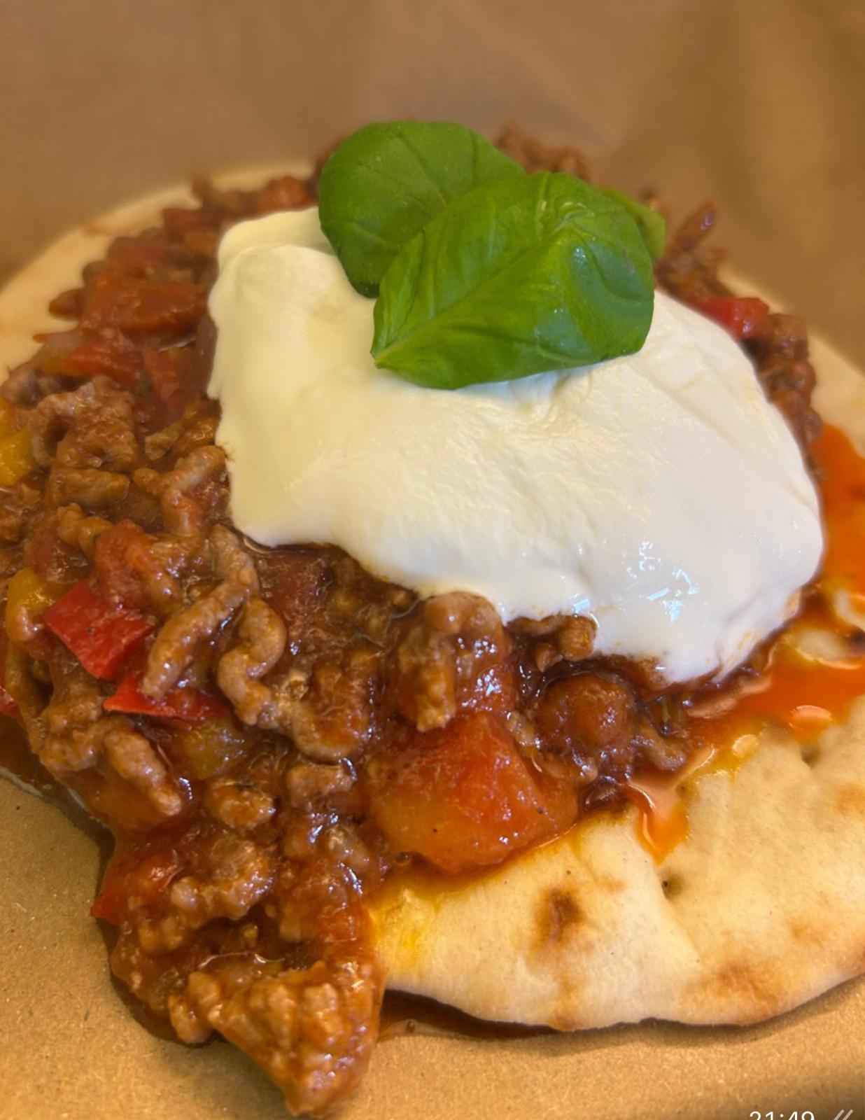 Chilli beef in garlic flat bread