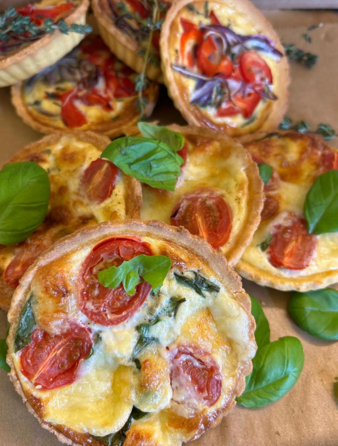 Mozzarella veggie tarts